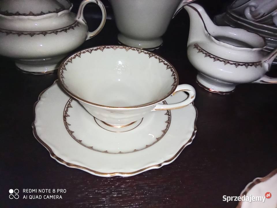 Serwis do kawy ecru ze złotem Na 12 osób Porcelana i szkło sprzedam