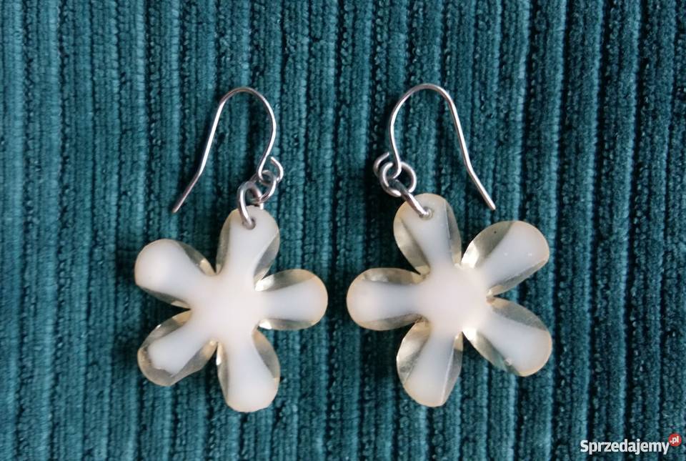 Kolczyki kwiatki mgiełkowe plastikowe sprzedam