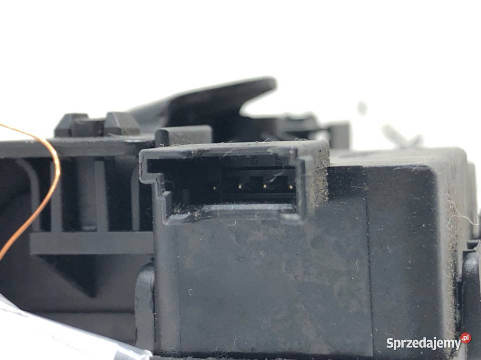 ZAMEK KLAPY TYŁ BMW E92 SportowyCoupe 7840617 osobowe