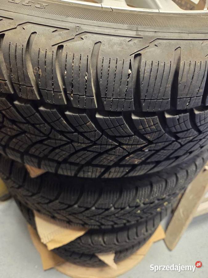 Koła zimowe komplet prawie nowe opony 23545 R18 Kraków