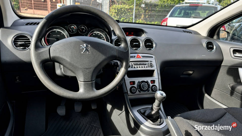 Peugeot 308 16 diesel 90 1 rej 2011 wnętrze Gdynia