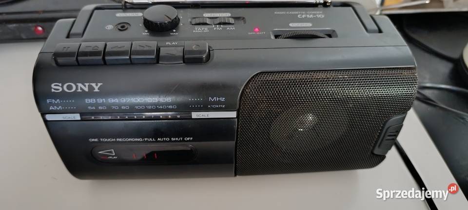 czarny radiomagnetofon to model Sony CFM10 Poznań