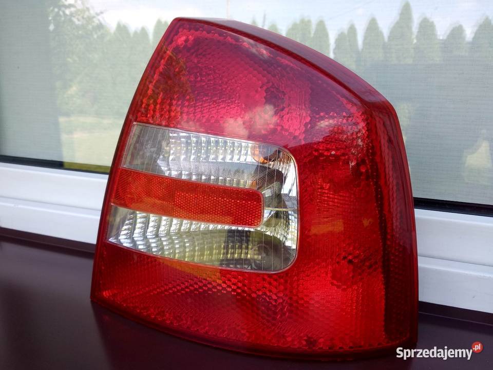 Skoda Octavia II 2 HB lampa tył tylna prawa Oświetlenie Sieradz