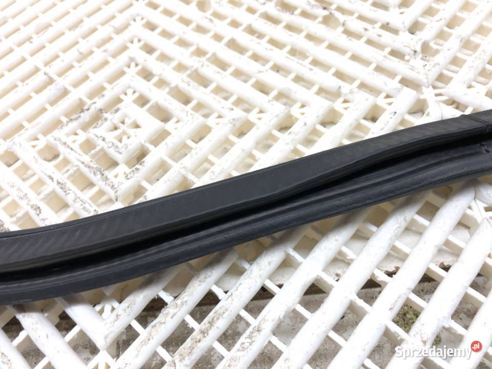 USZCZELKA DRZWI PRZÓD LEWY SKODA SUPERB III