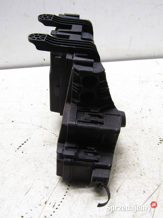 OBUDOWA SKRZYNKA BEZPIECZNIKÓW 12 DIGT NISSAN Skrzynki bezpieczników sprzedam