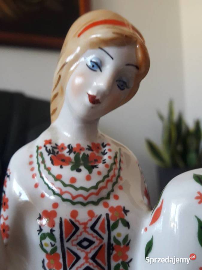 Figurka porcelanowa Ukraińska hafciarka Kijów