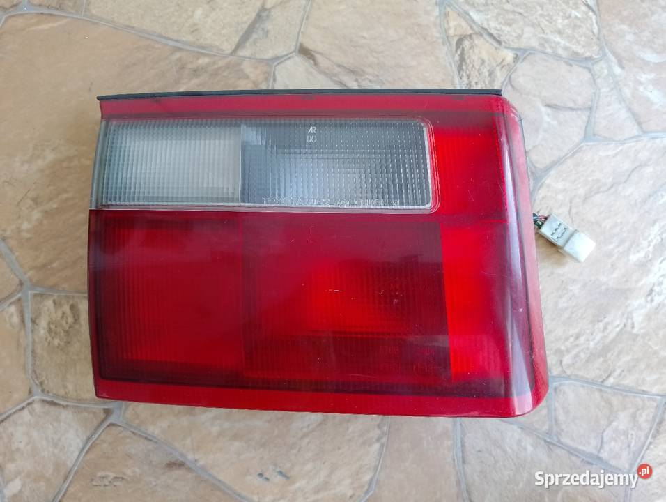 TOYOTA CARINA E KOMBI LAMPA TYLNA LEWA W KLAPĘ osobowe Wrocław sprzedam
