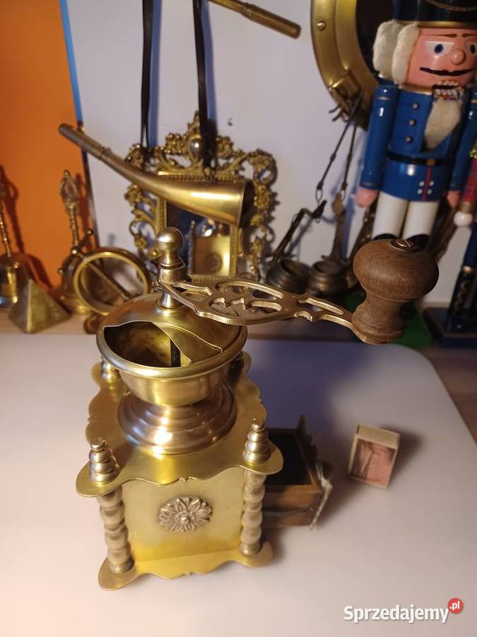 Piękny francuski młynek mosiężny