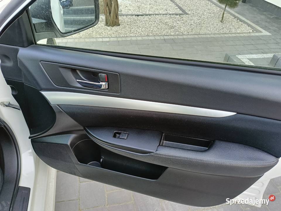 Subaru Legacy biała perła 168KM