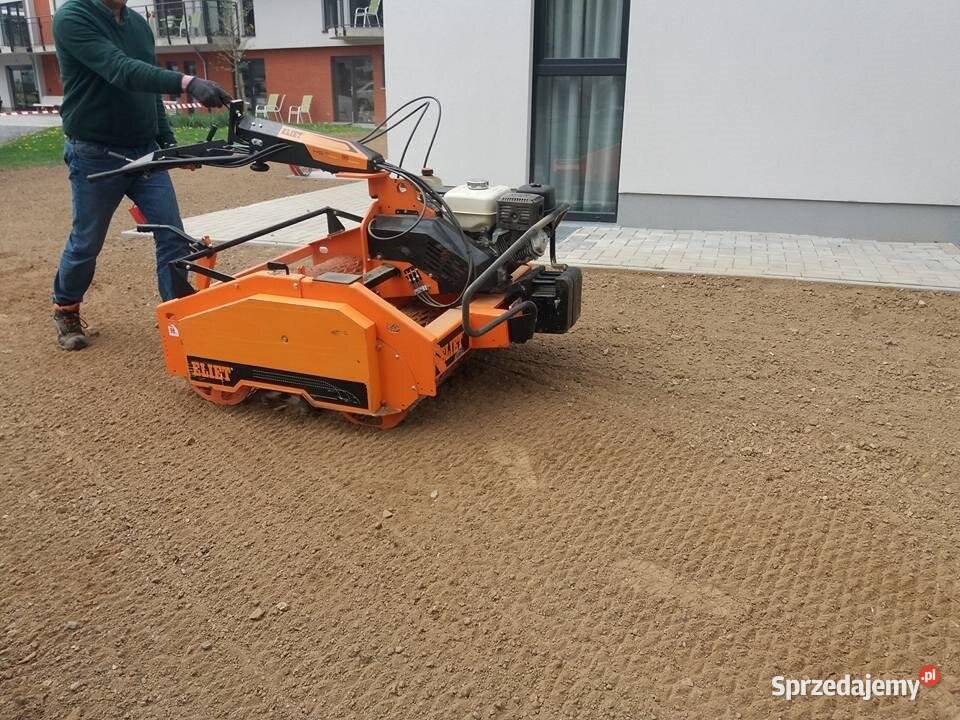 Siew trawy maszynowy wysiew siewnik do trawy Zamość prace ogrodowe