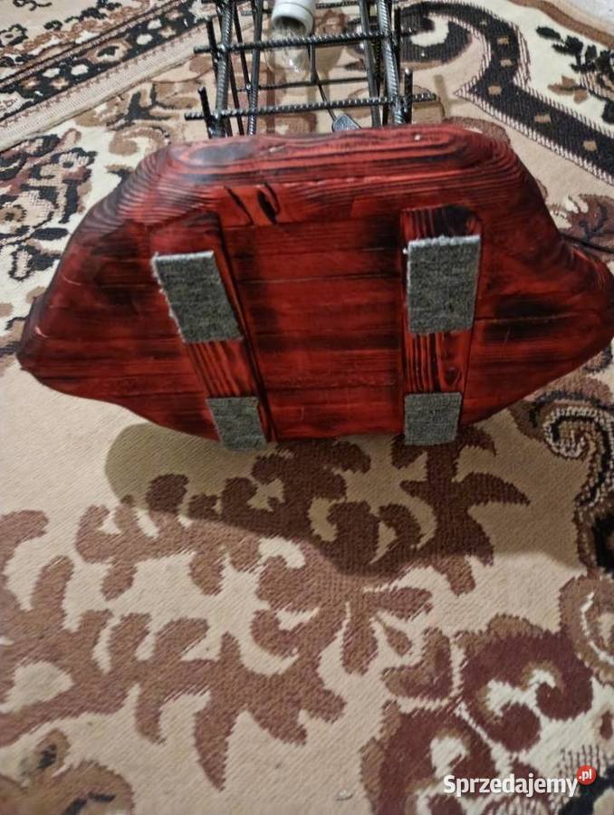 Lampa podłogowa z recyklingu