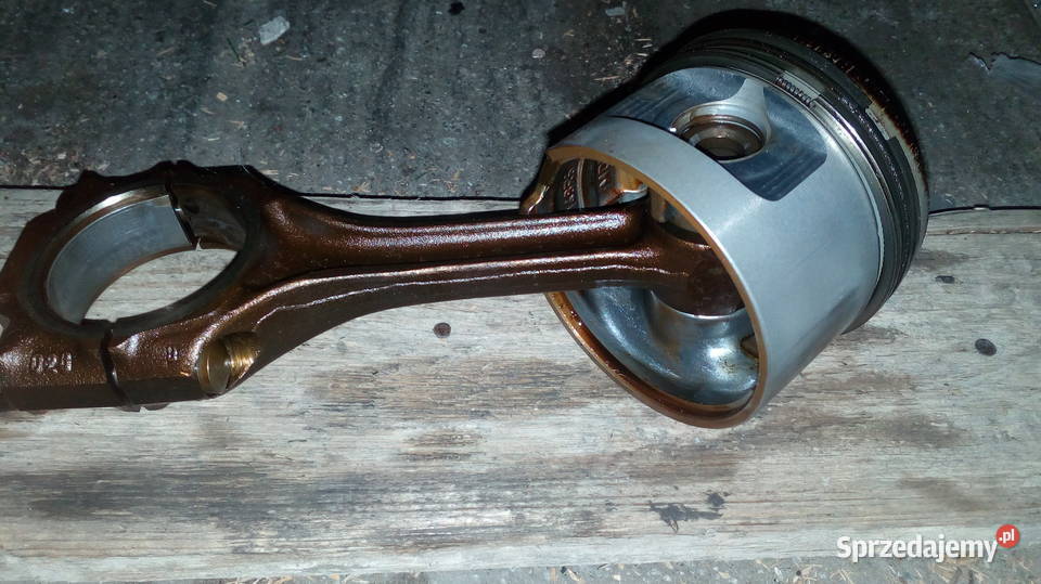 VW golf 18 16v KR tłoki z korbami Wronka