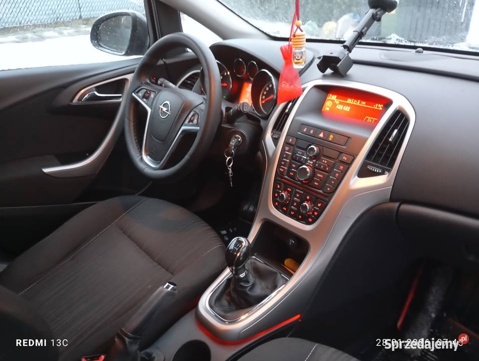Opel Astra 2011 14 benzyna 16V Hak Łódź