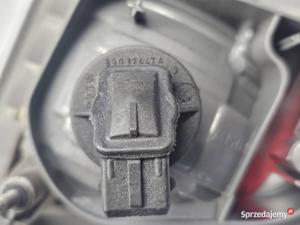 TOYOTA AVENSIS T27 III 10r lampa prawa tył w Kielce sprzedam