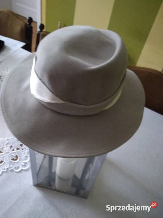 Beżowy kapelusz Dla kobiet Nakrycia głowy Rawicz