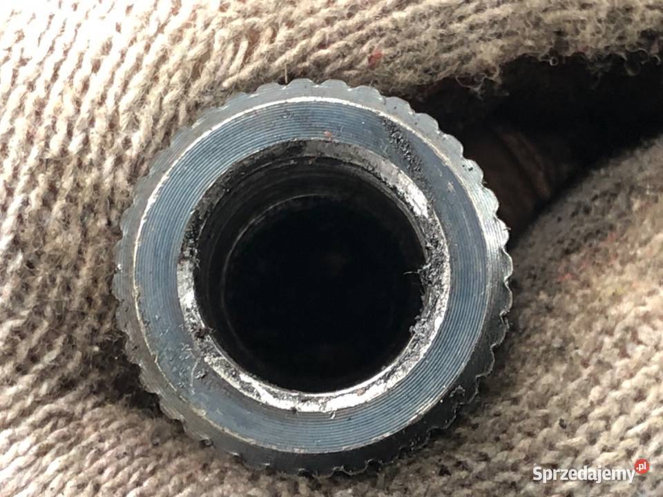 PÓŁOŚ LEWY PRZÓD SKODA OCTAVIA II 16 105 0413