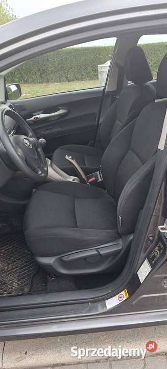 Toyota Auris Płońsk