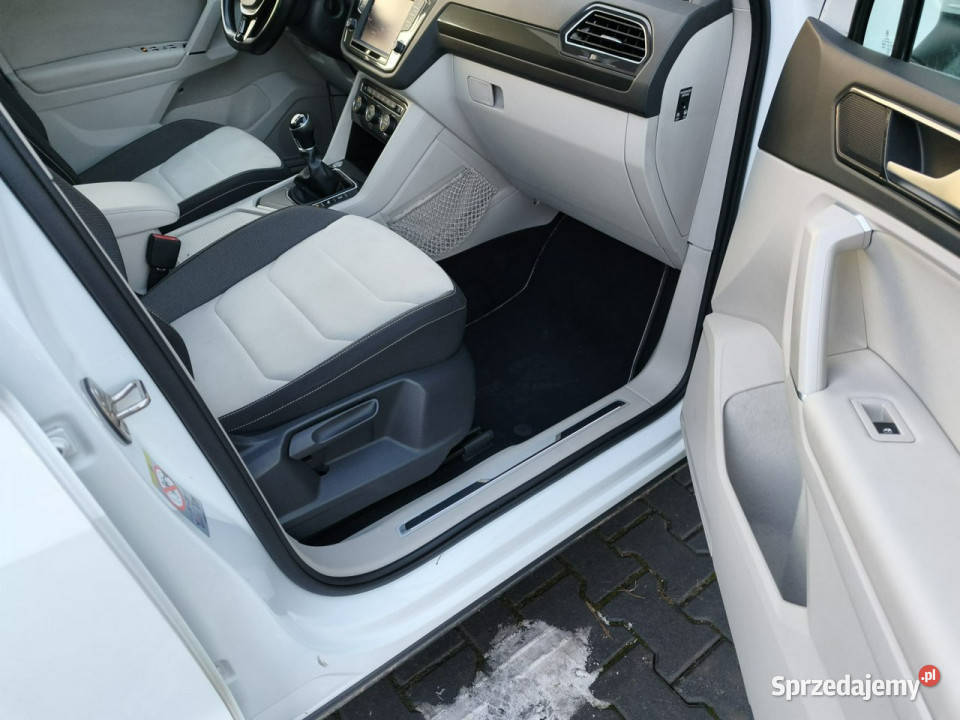 Volkswagen Tiguan RLINE20 150 konikamera 4/5 Żabno