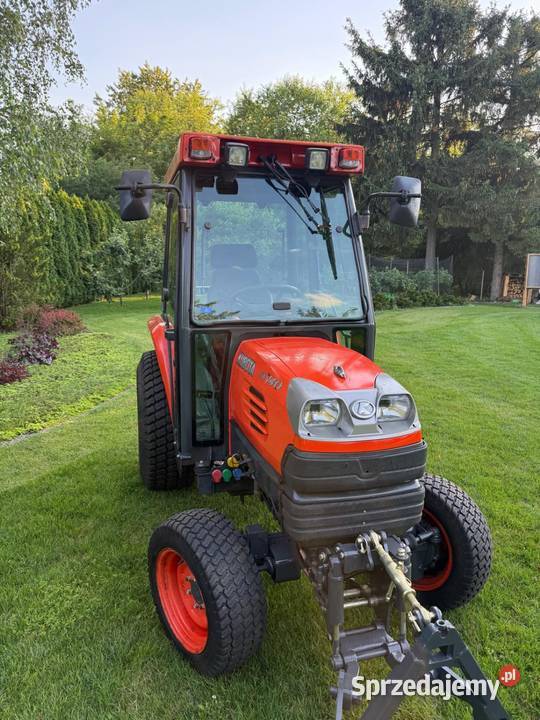 Kubota STV40 4x4 ciągnik traktor komunalny Przedni TUZ sprzedam