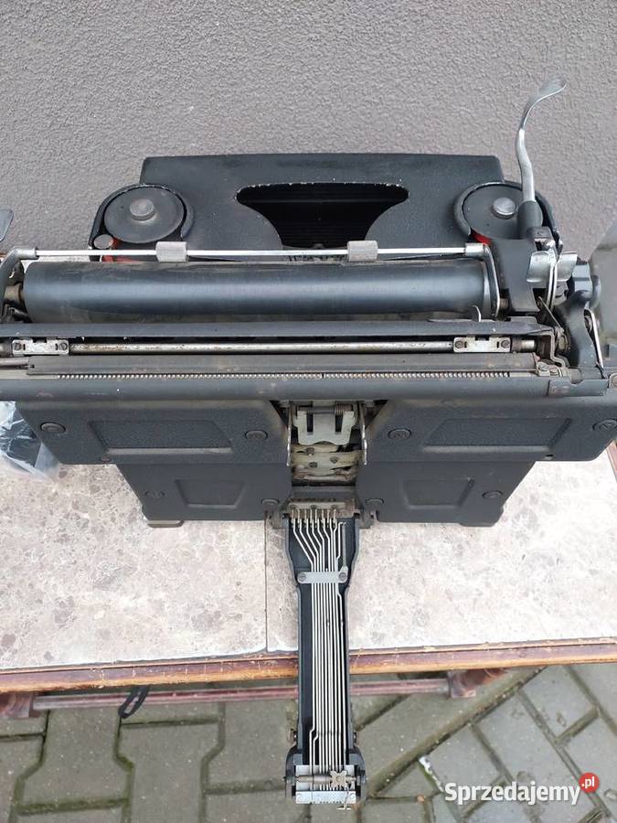 Stara maszyna do pisania Olivetti M 403 Tczew