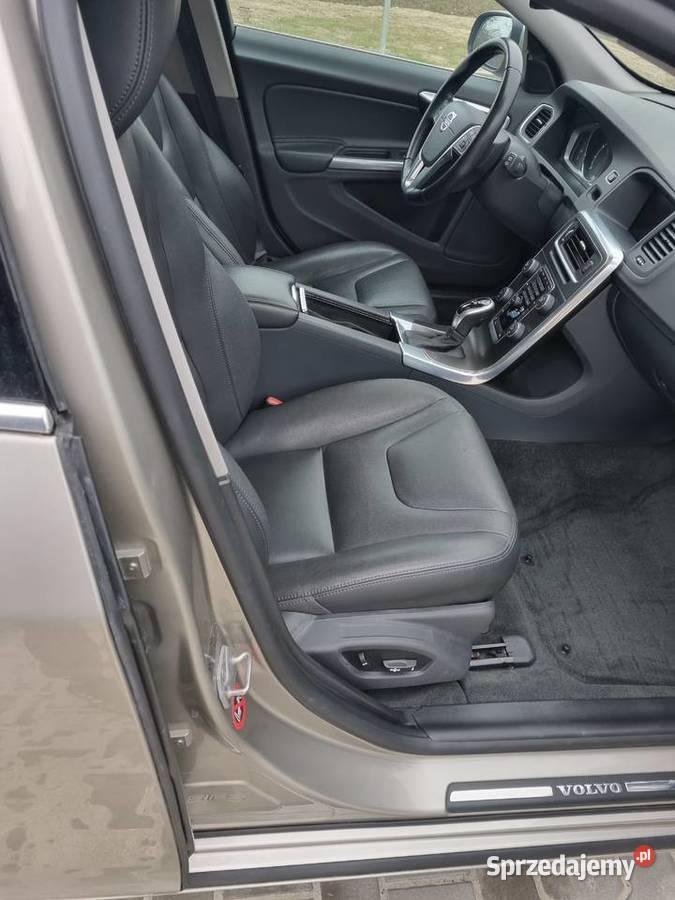 Volvo V60 25 T5 AWD podkarpackie