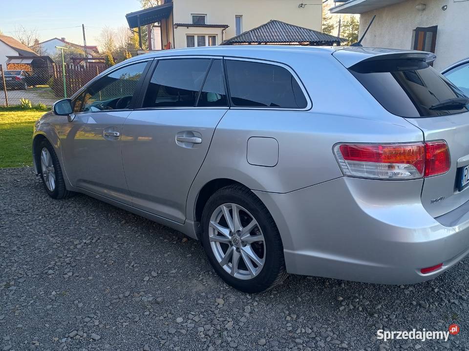 Toyota Avensis Kombi 22 D4D 150 D Sol 2011 podkarpackie Dobieszyn