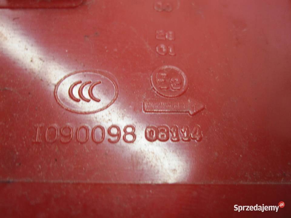 PEUGEOT 3008 11r lampa prawa tył