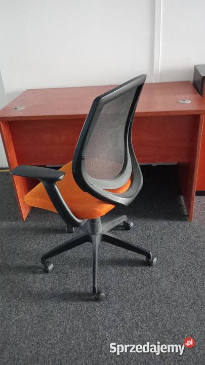 biurko z fotelem obrotowym sprzedam