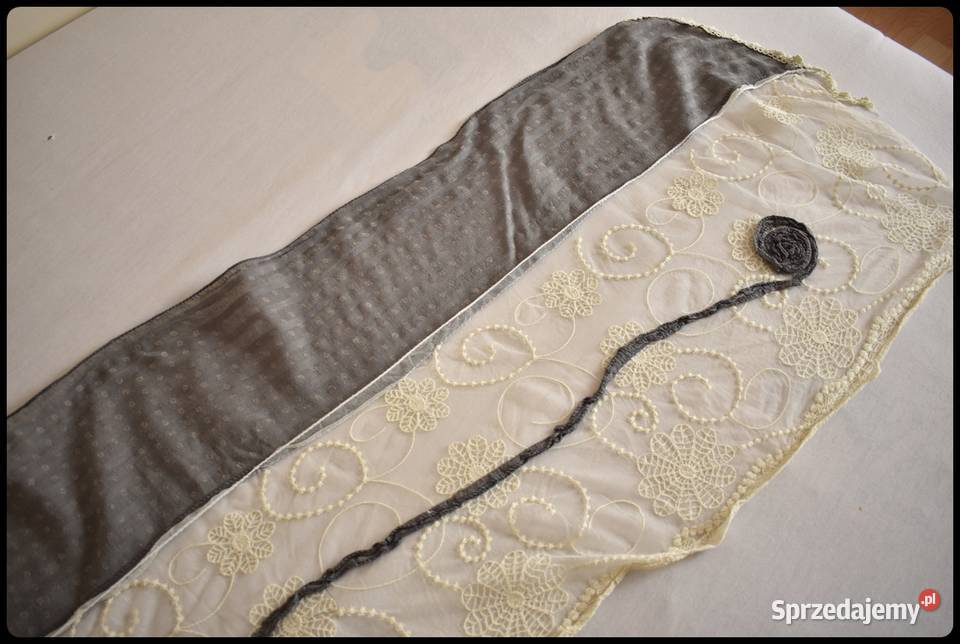 Piękna chusta szal z koronką nietypowa