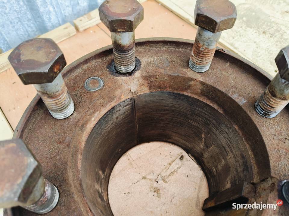 Claas Axion 840 CMatic A31 13r Piasta koła tył Stalewo sprzedam