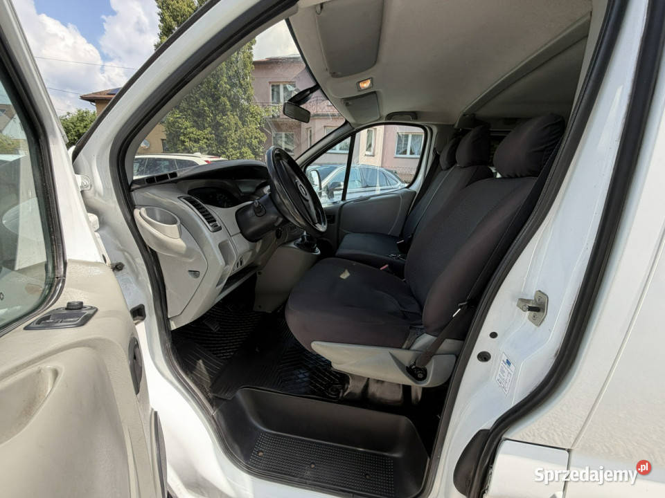 Opel Vivaro 20 benzyna 115 9 osobowy klima I ASR (kontrola trakcji)