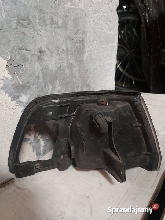 Lampa przednia kierunkowskaz TOYOTA CAROLLA lewa osobowe kujawsko-pomorskie Toruń