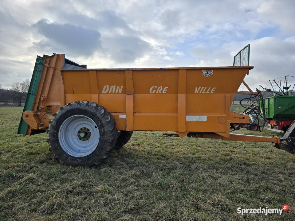 BEZ MINIMALNEJ Rozrzutnik obornika DANGREVILLE Rozrzutniki obornika Włosty