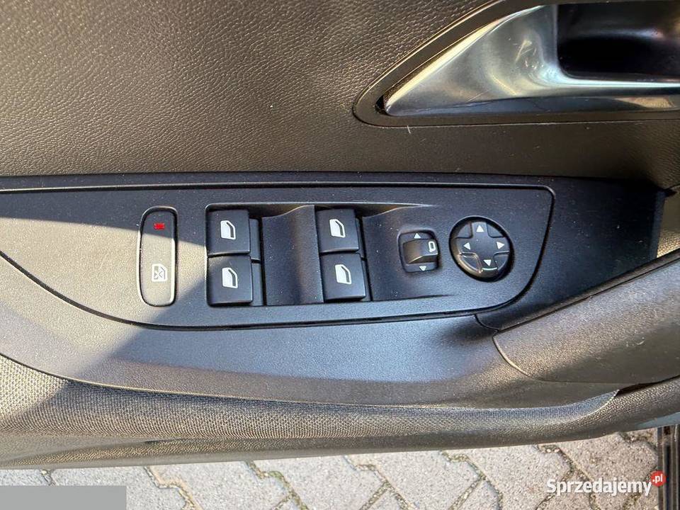 Peugeot 2008 PureTech Active 12 101 2022r