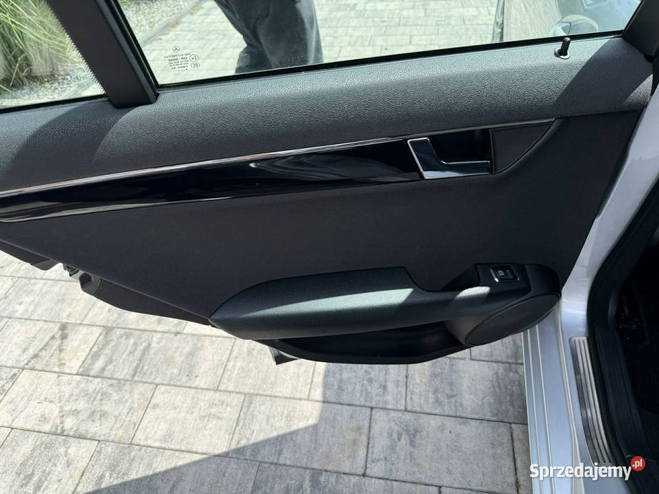 Mercedes C 180 zadbana 100 oryginalny przebieg centralny zamek wielkopolskie Poznań sprzedam