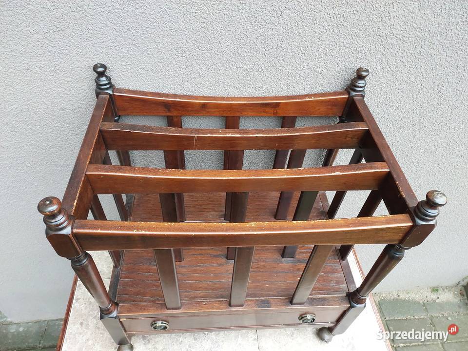 Stary stojak na czasopisma gazetnik stylizowany