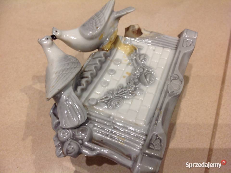 Piękny Wazonik Gołąbki Stara Porcelana Sygnowany