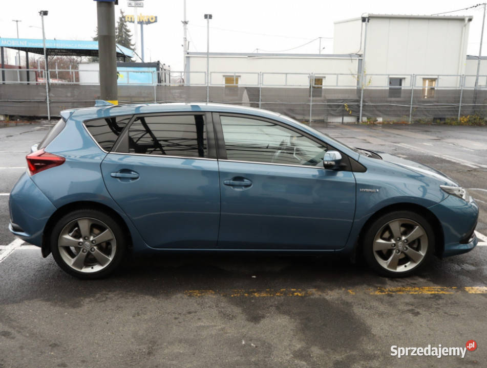 Toyota Auris Hybrid asystent pasa ruchu