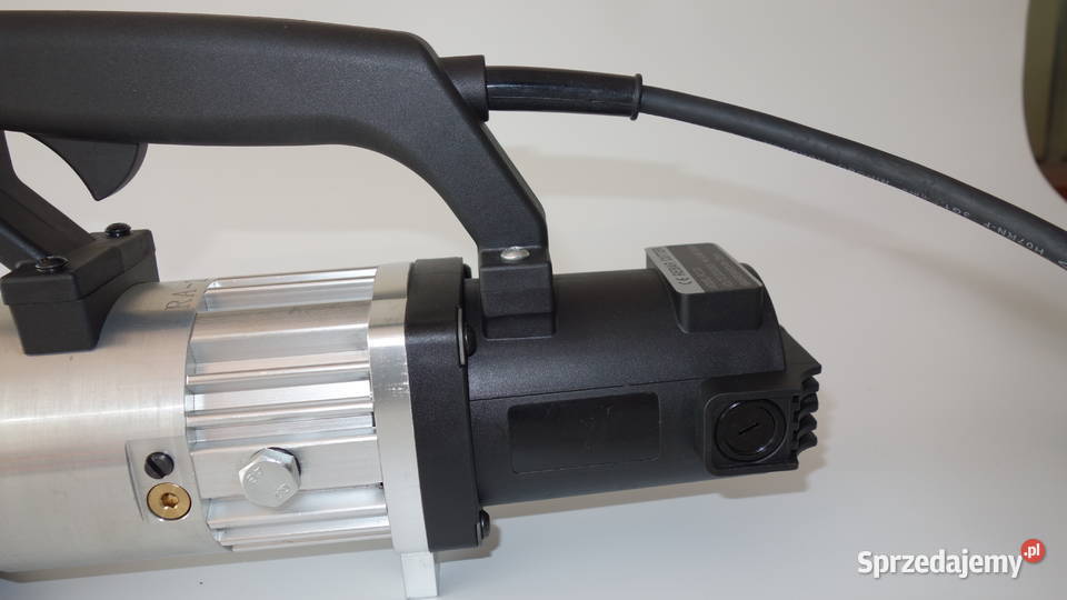 Nożyce hydrauliczne do prętów zbrojeniowych do