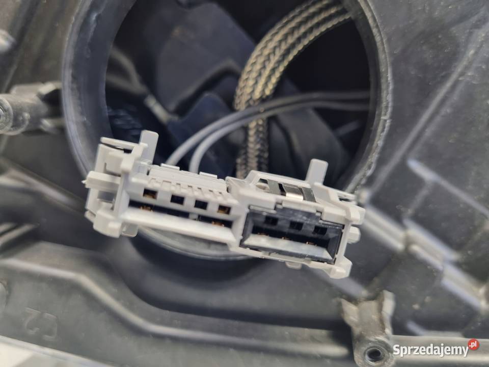 LAMPA PRAWA Volvo V60 S60 II LIFT PRZEDNIA prawy Rudka