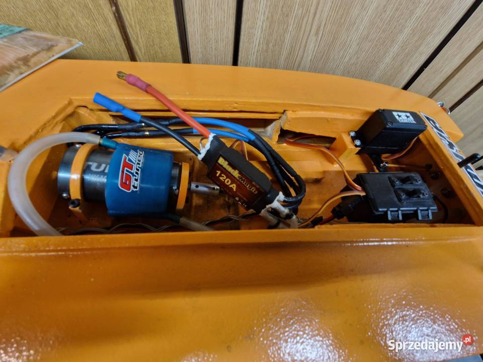 Łódź Wyścigowa Z Napędem Elektrycznym Szczebrzeszyn