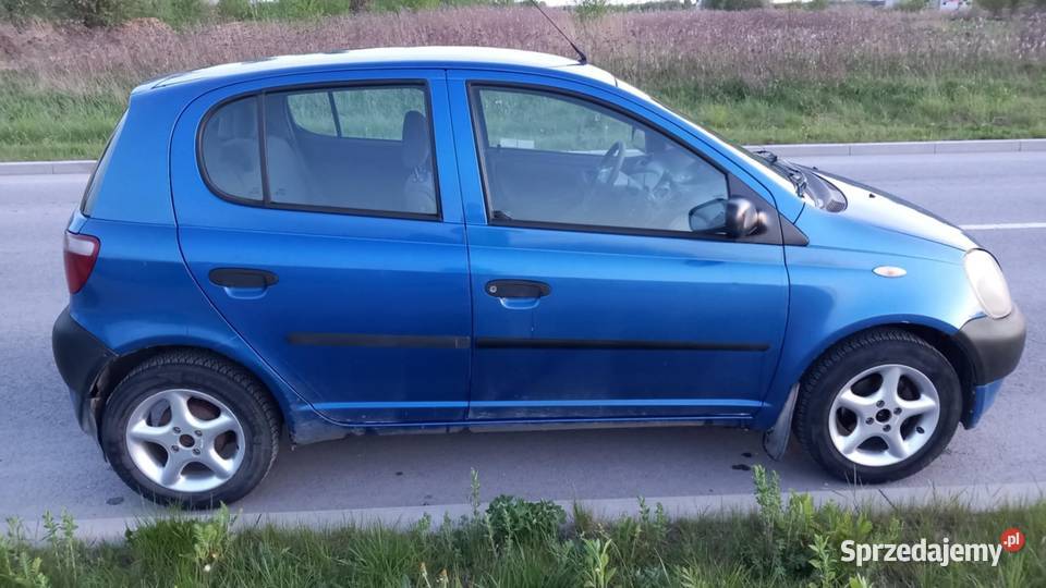 Toyota Yaris 10 2002 wersja base z hakiem Hatchback Jędrzejów sprzedam