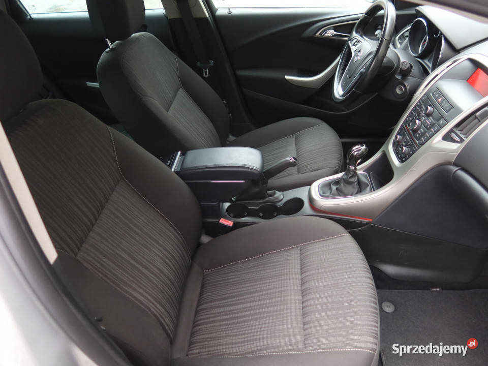 Opel Astra 14 T klimatyzacja