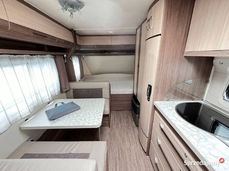 Hobby DELUXE 490KMF śpi aż 6 osób komfortowo Przyczepy i naczepy