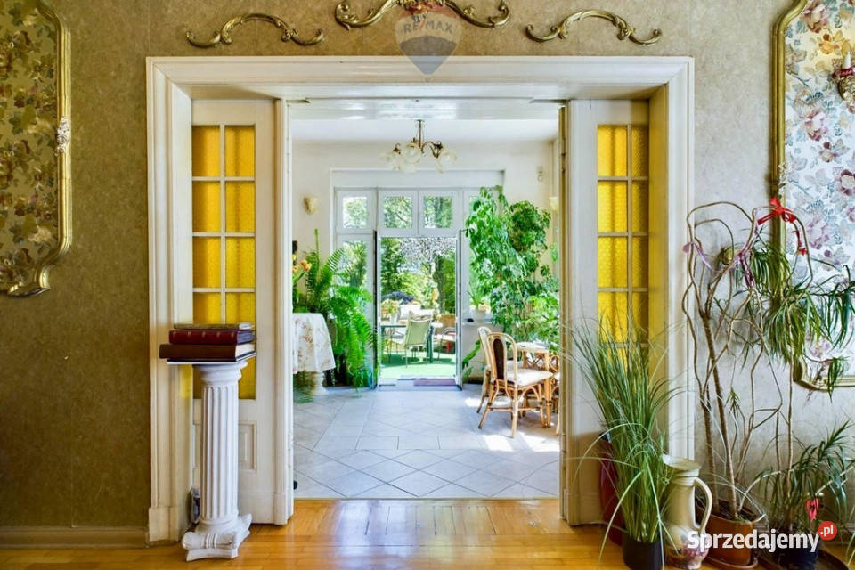 Na sprzedaż stylowa willa z dużą działką 907.2m2 Żary