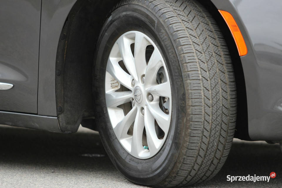 Chrysler Pacifica 2018rLimited 36 Benzyna SKÓRY szary Nysa