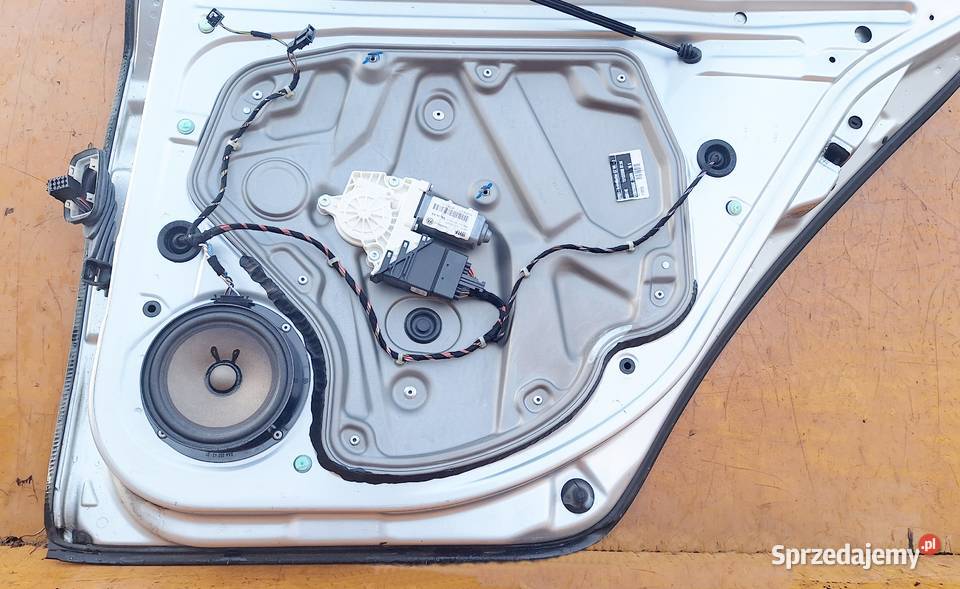 SKODA OCTAVIA 2 II DRZWI PRAWY TYŁ 9102 SREBRNY sprzedam