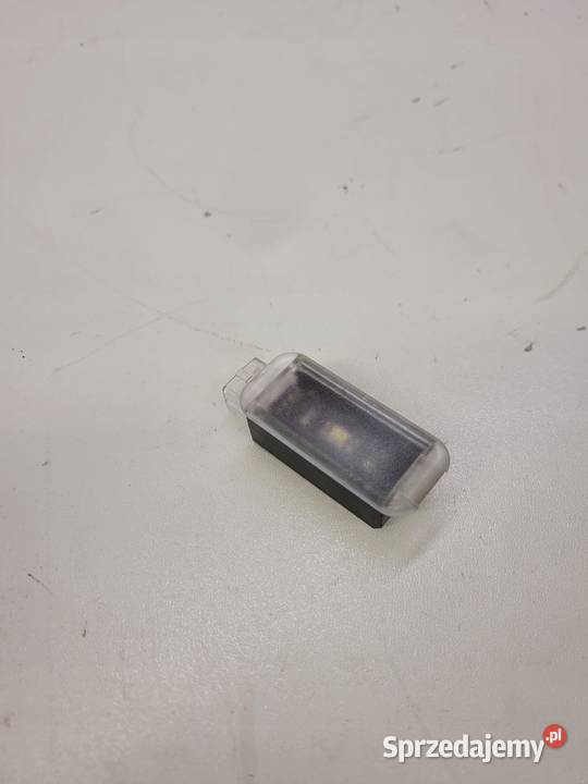 LAMPKA OŚWIETLENIE KABINY AUDI A8 D4 LED sprzedam