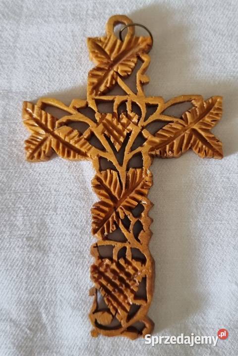Krzyżyk wyrzeźbiony z drzewa oliwnego Warszawa