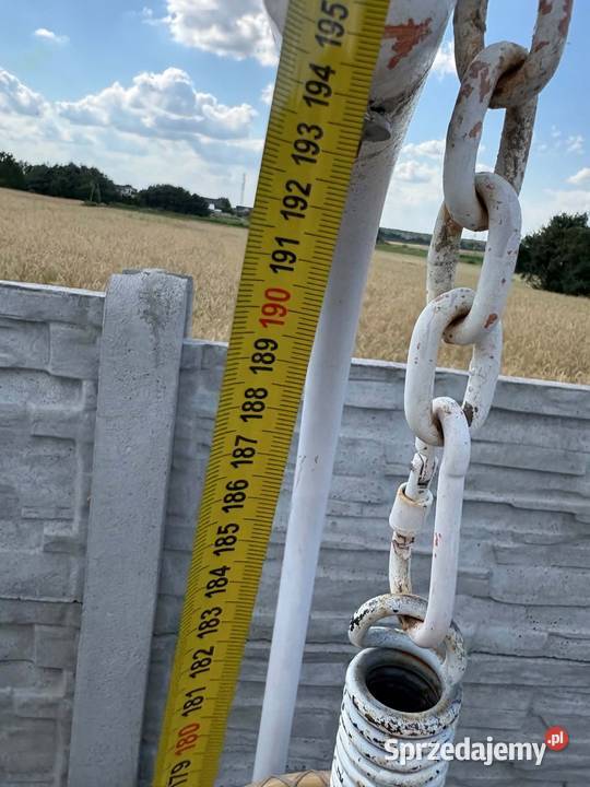 Piękny duży i solidny kosz bocianie